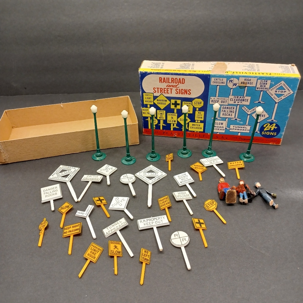 Vintage 1979 Rail Road street signs #1405 plasticville USA